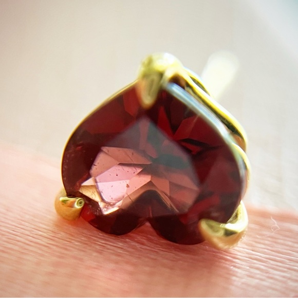 David Yurman Chatelaine Garnet Heart Stud Earrings
18K Yellow Gold - Picture 9 of 16